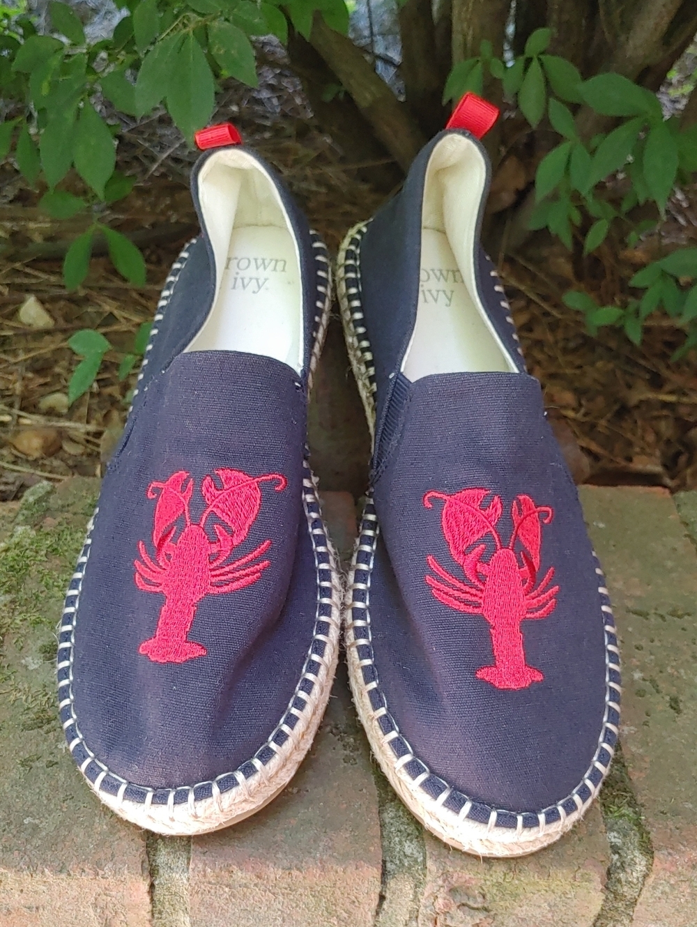 Crown & Ivy Skylar Red Lobster Embroidery Size 8 (1069)